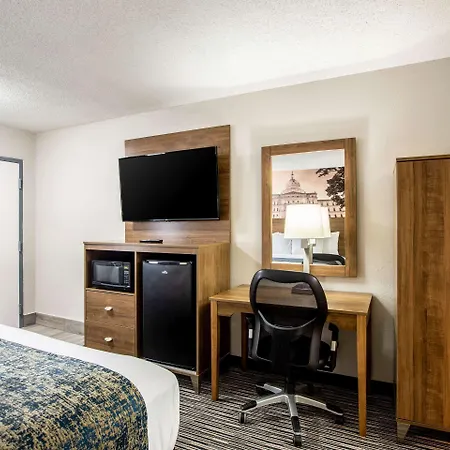 Clarion Pointe East Lansing University Area-3