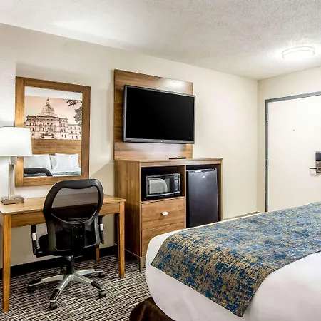 Clarion Pointe East Lansing University Area-2