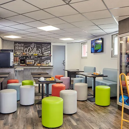 Welcomotel Les Mureaux-3
