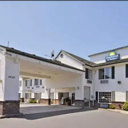 Days Inn & Suites By Wyndham Gresham-2