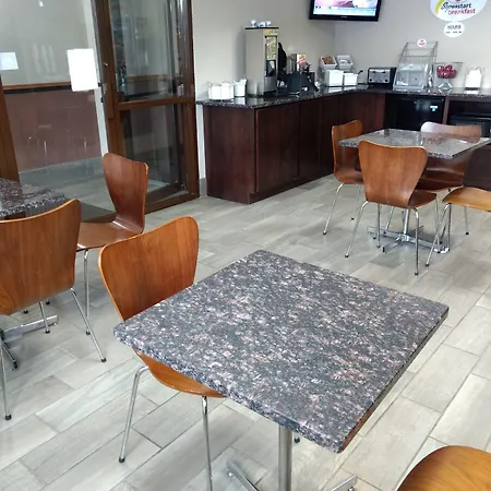 Super 8 By Wyndham Madison-3
