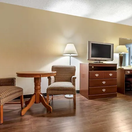 Econo Lodge Cortland Downtown-3