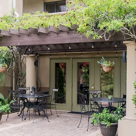 Vineyard Court Designer Suites Hotel-2