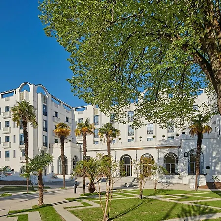 Hotel&Spa Vacances Bleues Le Splendid-2