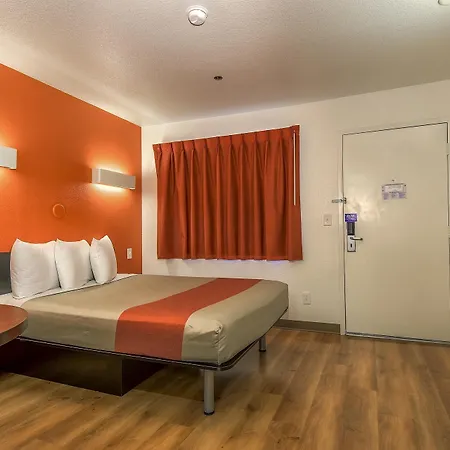 Motel 6-Carlsbad, Ca Beach-3
