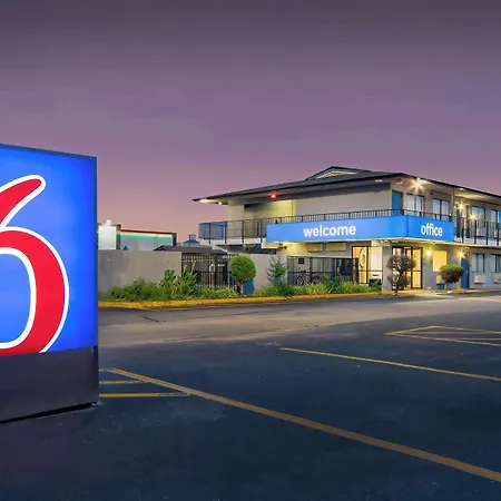 Motel 6 Jonesboro-3
