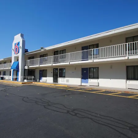 Motel 6-Chicopee, Ma - Springfield-3