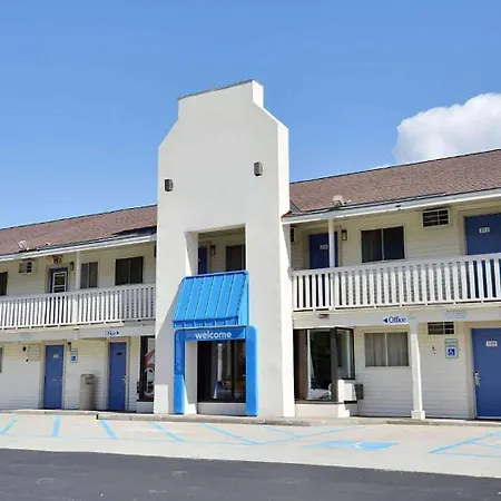 Travelodge By Wyndham Brattleboro Vt-2