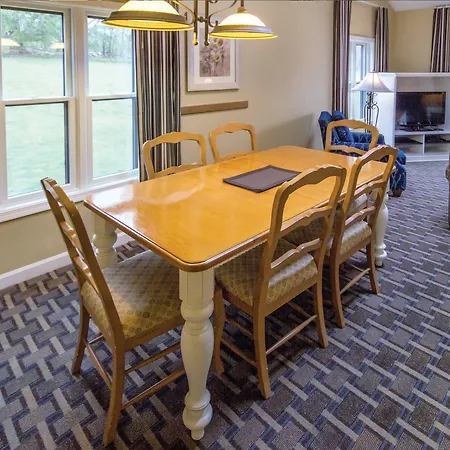 Club Wyndham Newport Overlook-2
