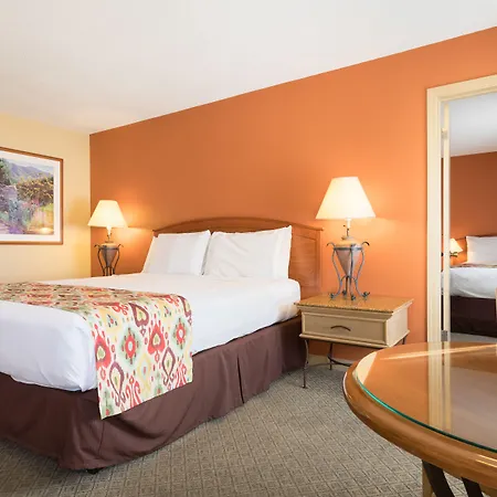 Sandpiper Lodge - Santa Barbara-3