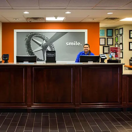 Hampton Inn & Suites Valdosta/Conference Center-2