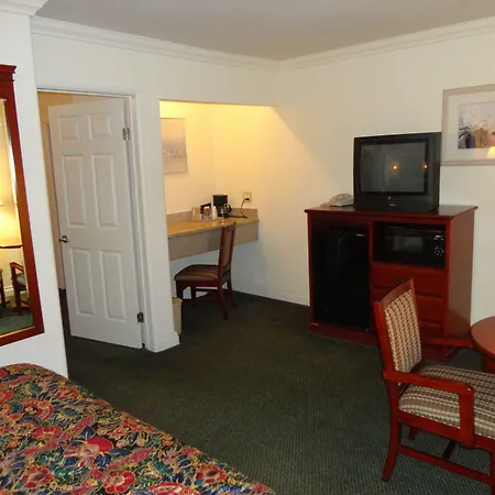 Redondo Inn And Suites-3
