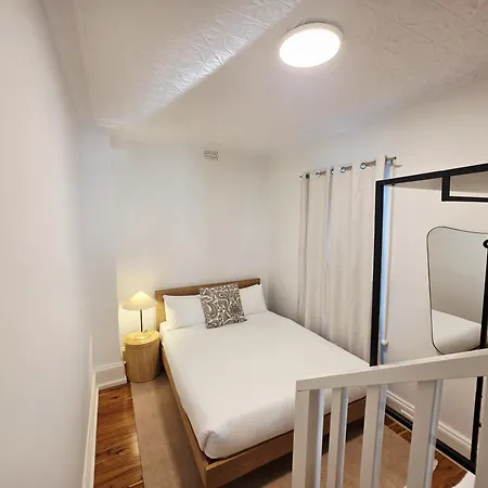 Crown Hotel Surry Hills-3