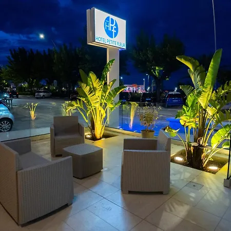 Hotel Petite Fleur-2