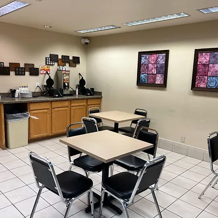 Lavissh Inn And Suites-3
