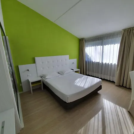 Green Hotel-2