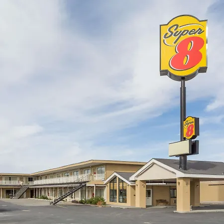 Super 8 By Wyndham Wells-3