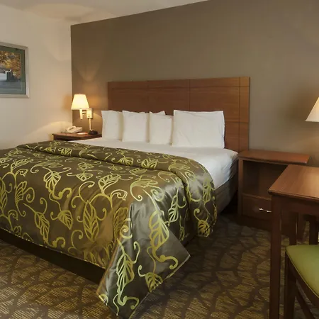 Econo Lodge Cherokee Near Island Park-3