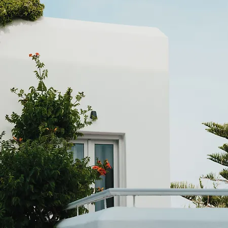 Mr And Mrs White Paros-2