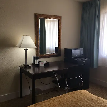 Days Inn By Wyndham Sherman-3
