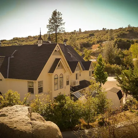 Hounds Tooth Inn-2