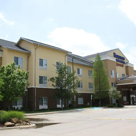 Fairfield Inn & Suites Denton-3