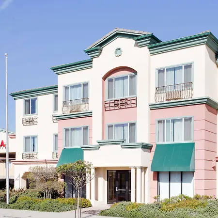 Ramada By Wyndham Marina-3