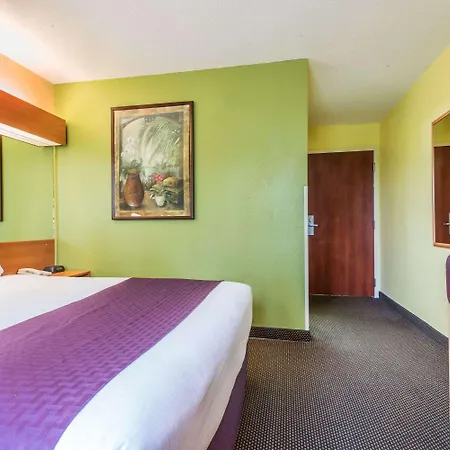 Microtel Inn & Suites By Wyndham Auburn-3