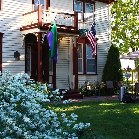 Captain Wohlt Inn-3