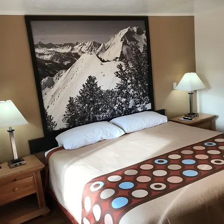 Super 8 By Wyndham Evanston-3