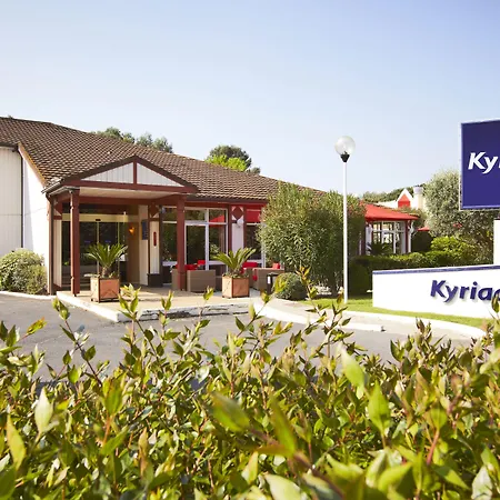 Brit Hotel Confort Nîmes Ouest - A9 sortie 25 - Pdj dès 5h30 - Parking PV - Terrasse&jardin - Pet friendly - Séminaire - Accueil groupe-2