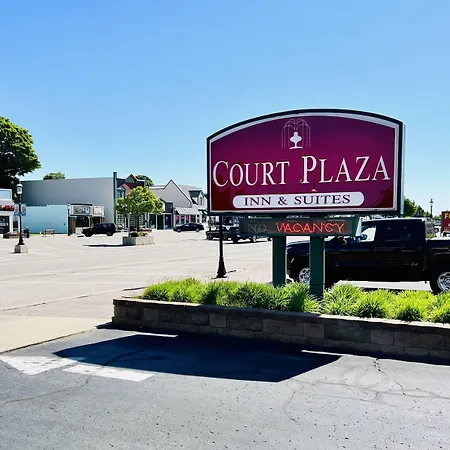 Court Plaza Inn & Suites Of Mackinaw-3