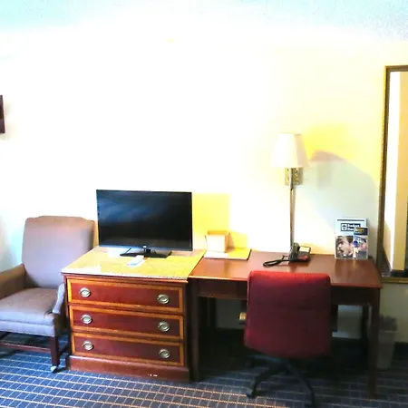 Budget Host Airport Inn-3