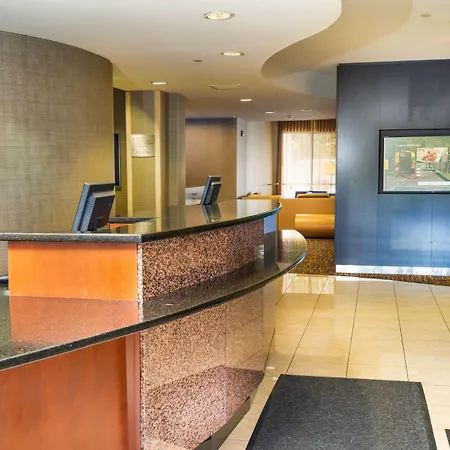 Courtyard By Marriott Kingston-2