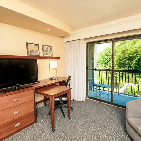 Courtyard By Marriott Kingston-3