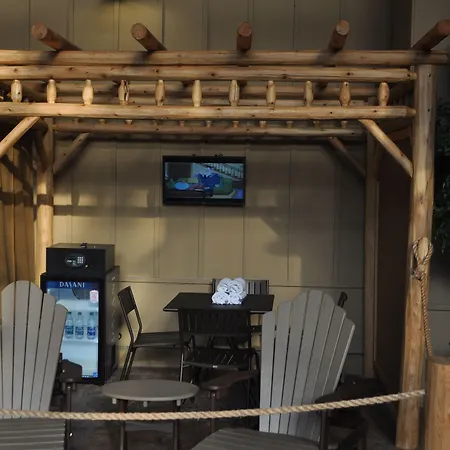 Six Flags Great Escape Lodge & Indoor Waterpark-2