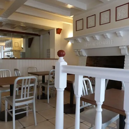 Le Petit Hotel-3