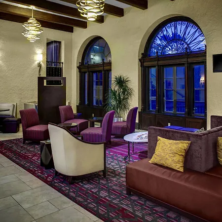 Courtyard Kansas City Country Club Plaza-2