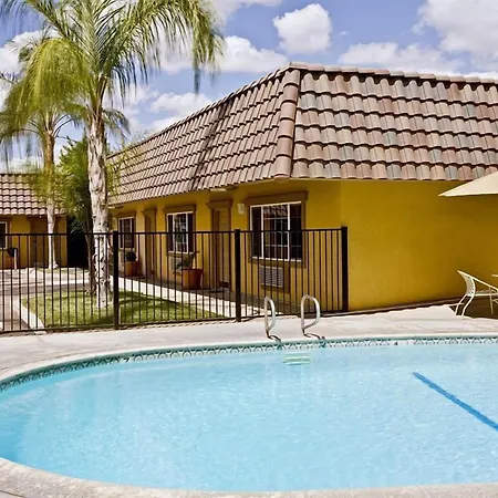 Rodeo Lodge-2