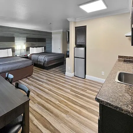 Rodeo Lodge-3