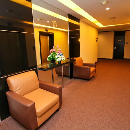 Hotel Royal Queens-3