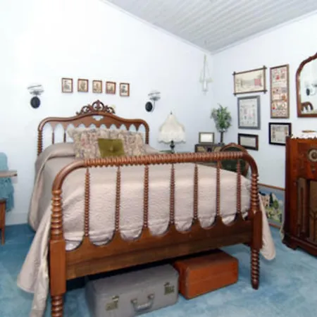 Hall Place Bed & Breakfast-3