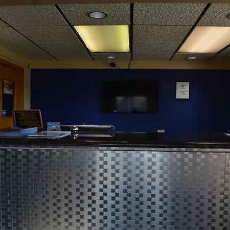 Great Lakes Inn & Suites-2