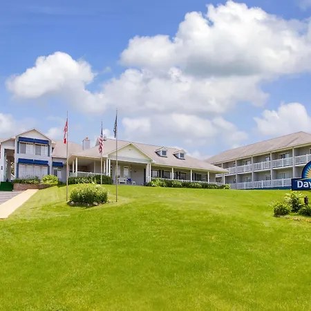 Days Inn By Wyndham Petoskey-2