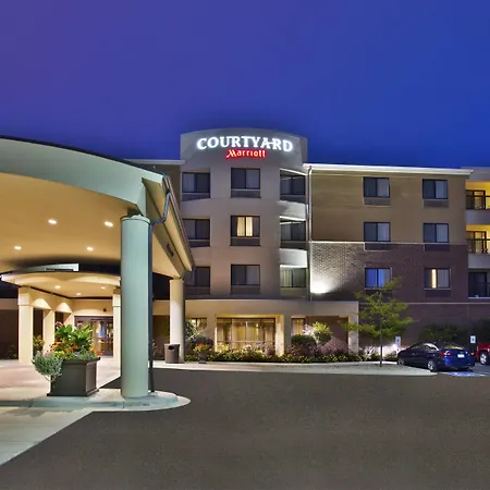 Courtyard By Marriott Madison West / Middleton-3