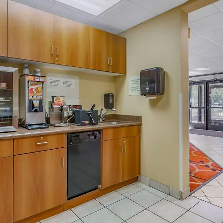 Econo Lodge Inn & Suites Des Moines Fairgrounds Area-3