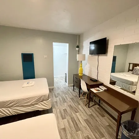 The Postcard Motel-2
