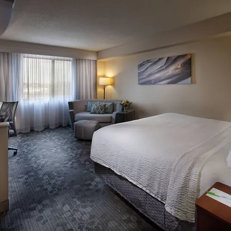 Courtyard By Marriott Fayetteville-3