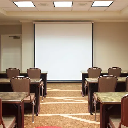 Hampton Inn & Suites Pittsburgh-Meadow Lands-3