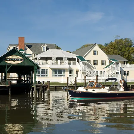 The Oaks Waterfront Hotel-2